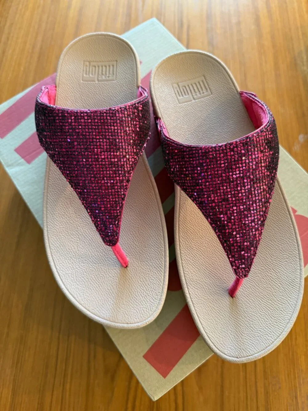 NIB FitFlop Lulu Glitterball Toe-Post Sandals - Raspberry 7.5